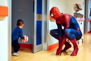 Ospedale San Bortolo: i giocatori del L.R. Vicenza visitano i pazienti della Pediatria per Carnevale
