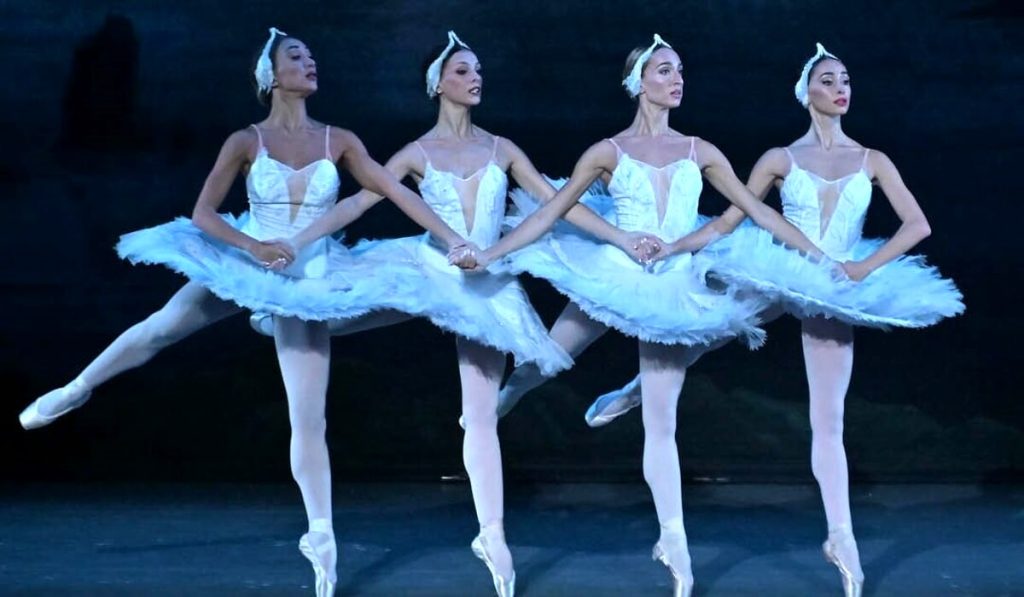 Il lago dei cigni, il balletto più amato e toccante, martedì al TCVI