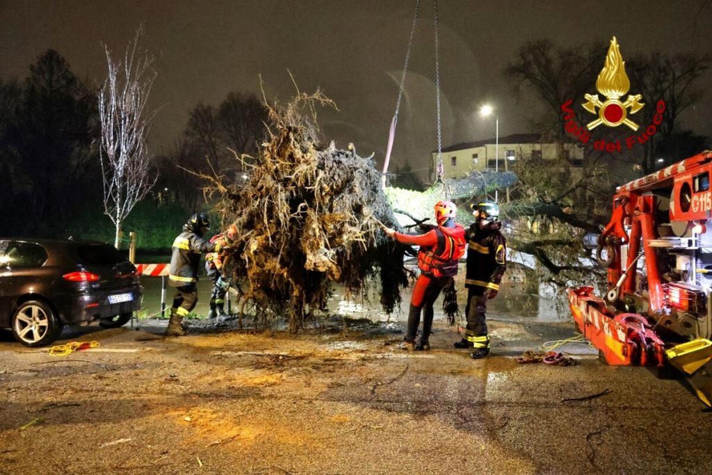 Maltempo, incessante lavoro dei Vigili del fuoco su tutto il territorio
