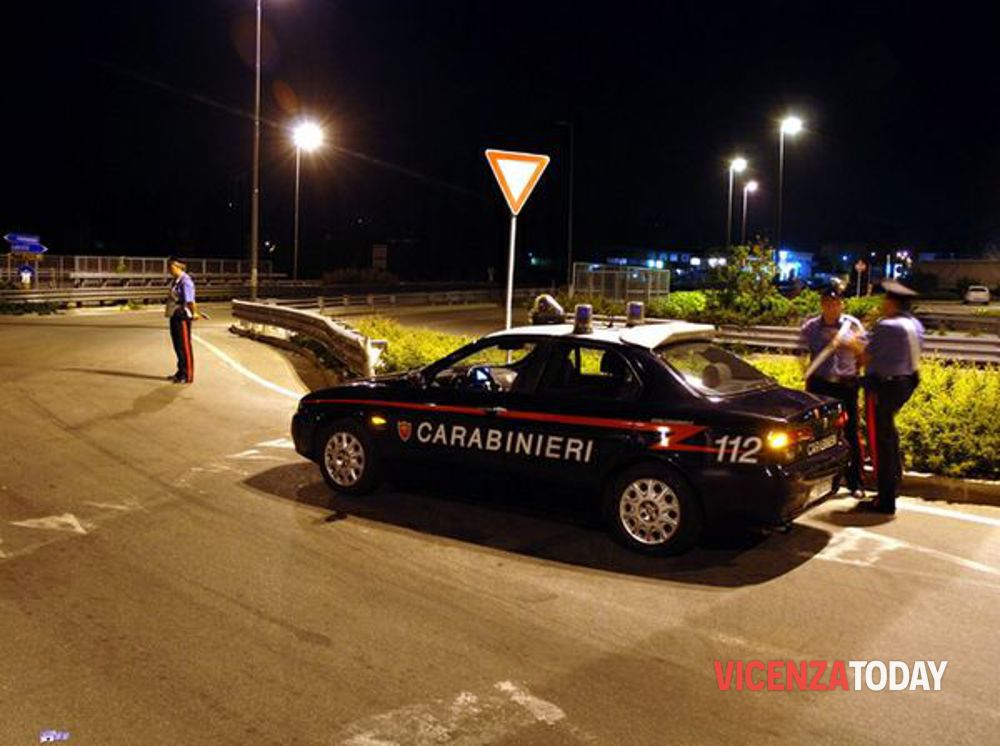 Ubriaco al volante, investe un pedone sulle strisce: nei guai un 19enne