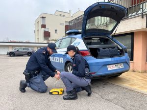 Camionista colto da infarto, salvato dai poliziotti