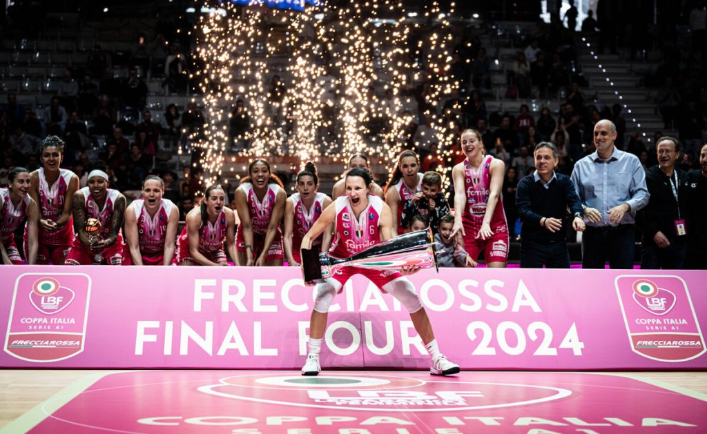 Coppa Italia, il Famila Schio trionfa a Torino: battuta la Reyer Venezia 68-81