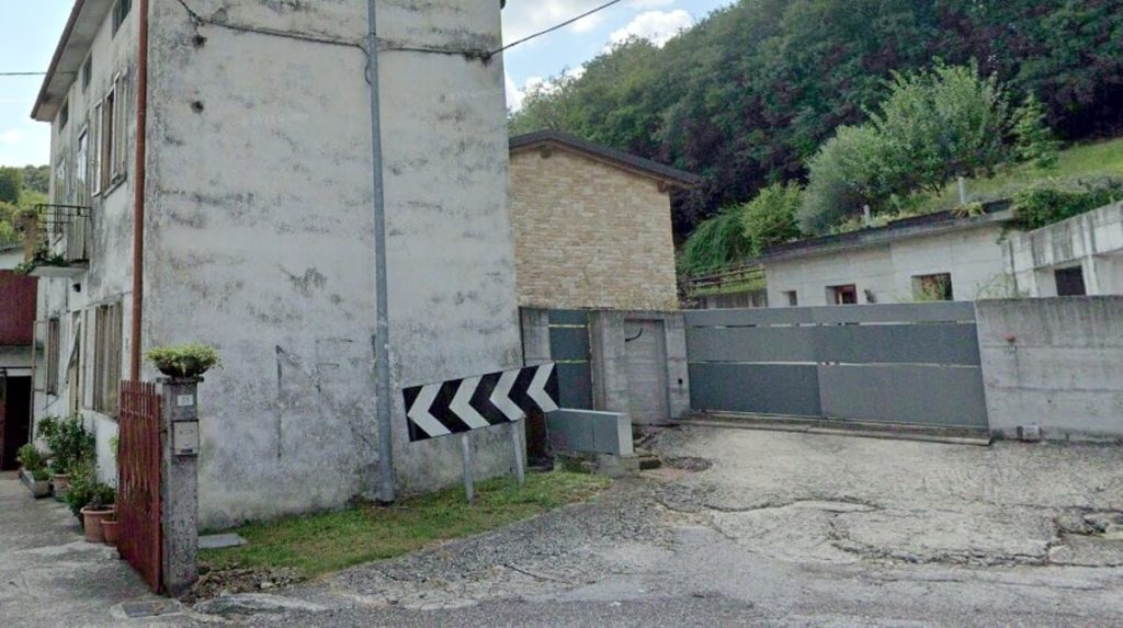 Si schianta con la bici contro il muro di una casa, 21enne in rianimazione