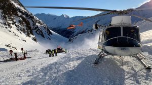 Si stacca una valanga dalla montagna, travolti due escursionisti: grave una vicentina