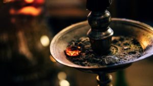 Droga e narghilè al bar: denunciato il gestore