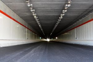 Spv, autoarticolato perde il carico: uscita obbligatoria a Valle Agno