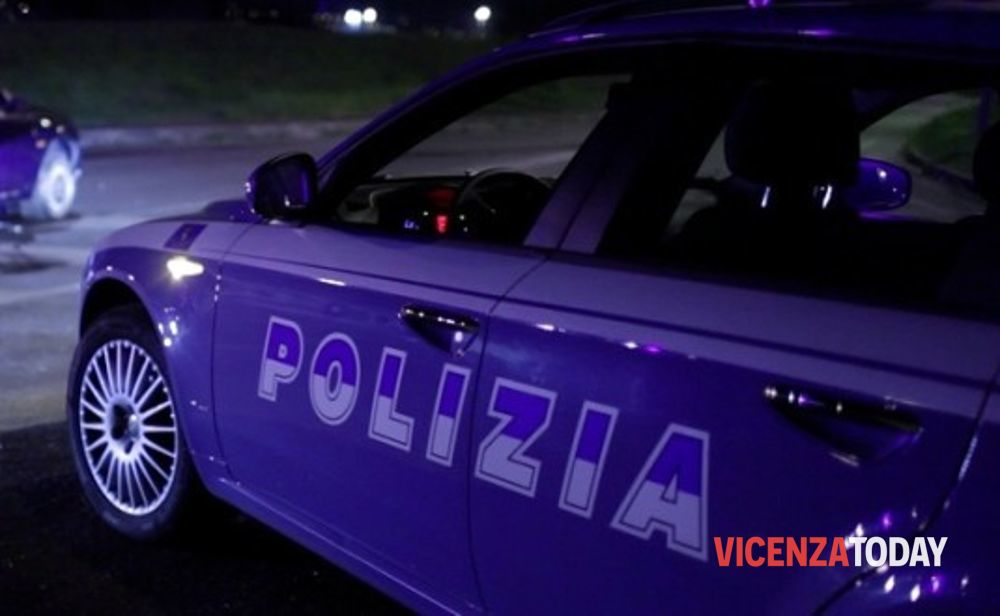 "Mi ha rubato il telefono" e scoppia la rissa: fermati due stranieri