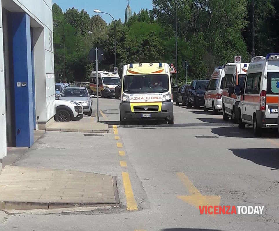 Cade da un'impalcatura, grave imbianchino