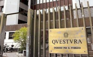 Spaccata in centro, preso il responsabile: è un 16enne