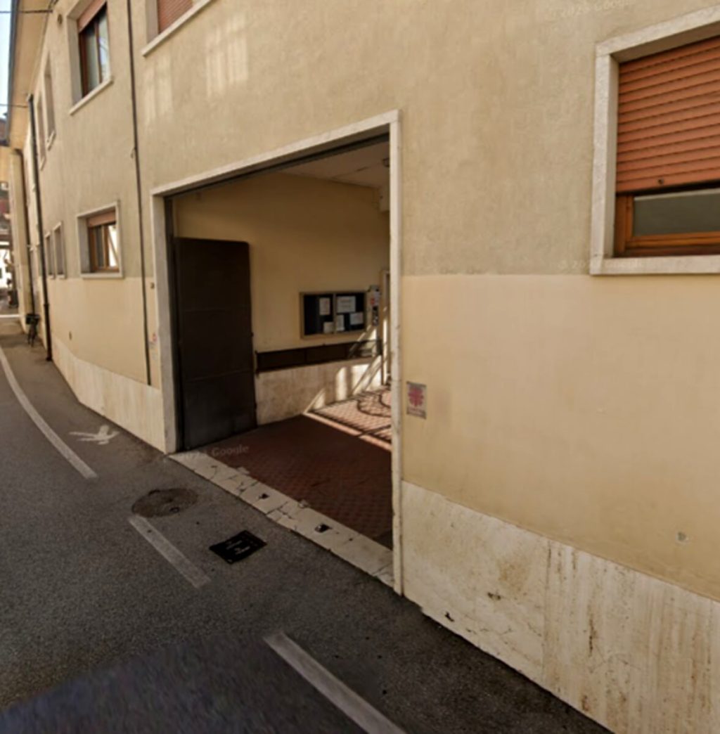 Ospite violento pretende di essere accolto alla Caritas, i volontari lo rifiutano: 34enne dà in escandescenze
