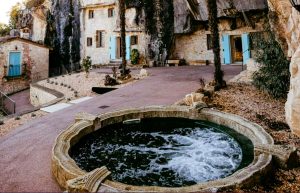 Storia e misteri delle Case Rupestri e delle Cave di Costozza: un viaggio nel tempo di un antico borgo
