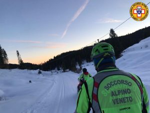 Scivola sulla neve, 55enne recuperato dal Soccorso alpino