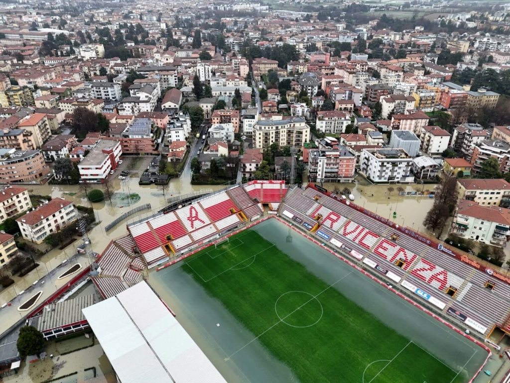 LR Vicenza-Fiorenzuola: situazione complicata per gli allagamenti dentro e fuori lo stadio