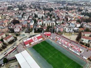 LR Vicenza-Fiorenzuola: situazione complicata per gli allagamenti dentro e fuori lo stadio