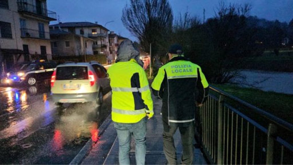 Maltempo, allerta rossa: strade chiuse e interventi