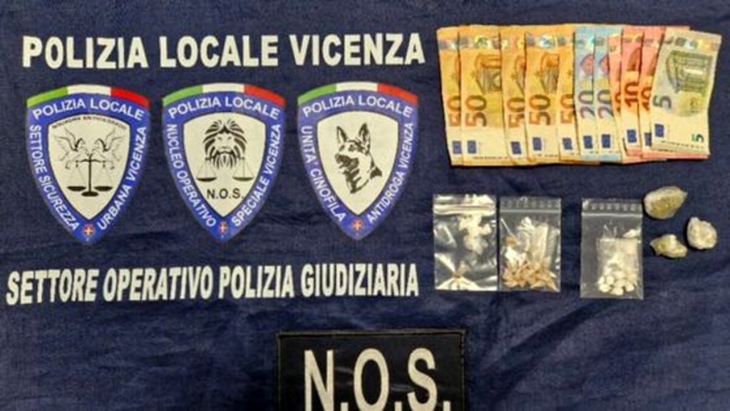 Spaccio in centro, arrestato pusher con 33 dosi tra cocaina ed eroina