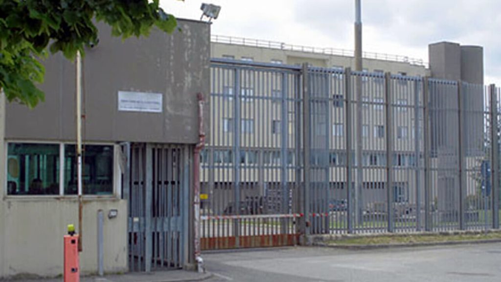 Furti nelle abitazioni e ricettazione di merce rubata, uomo finisce in carcere