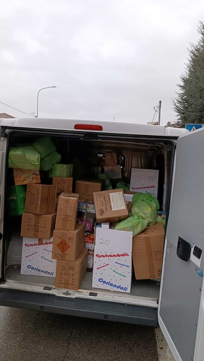Sequestrati dalla polizia oltre 250 kg di fuochi d’artificio e petardi, erano detenuti illegalmente