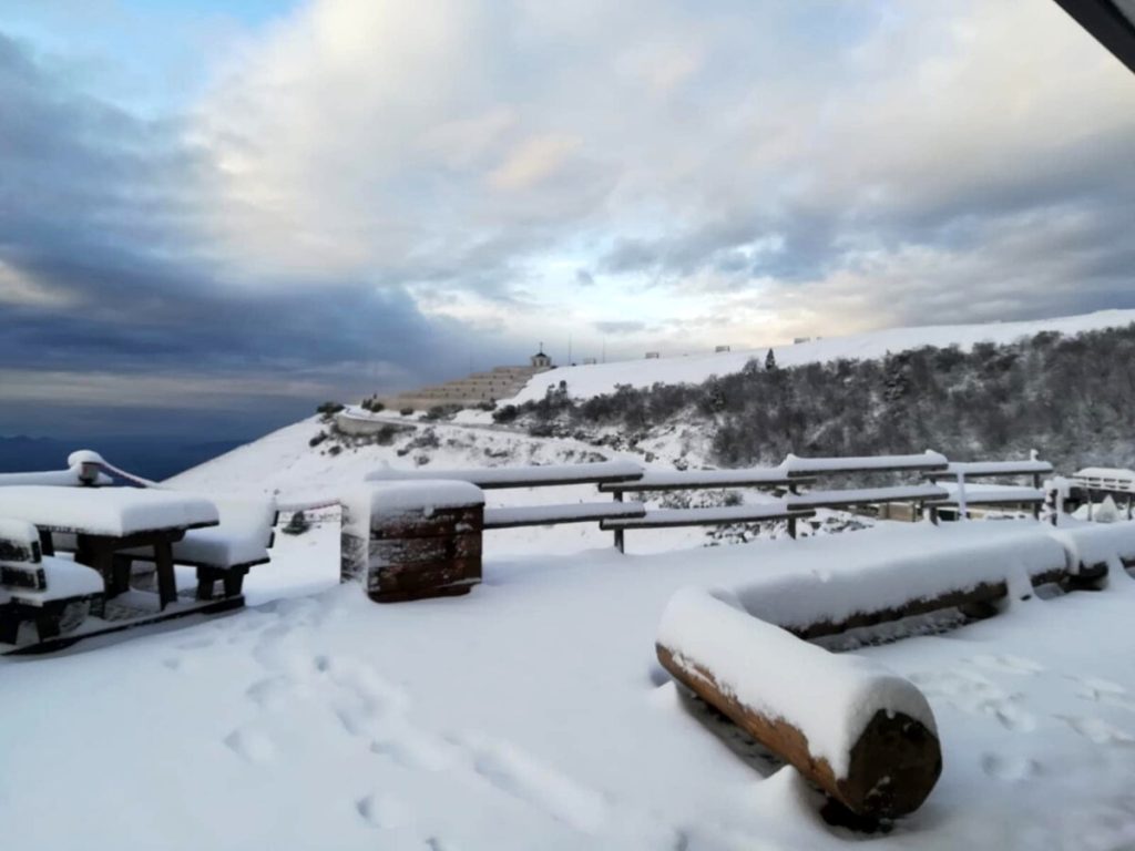 Colto da malore vicino al rifugio Bassano: salvo grazie a 2 escursionisti