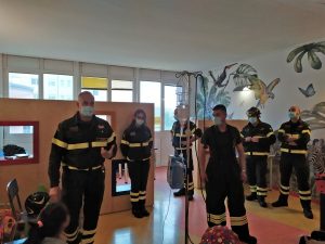 I Vigili del fuoco entrano in Pediatria