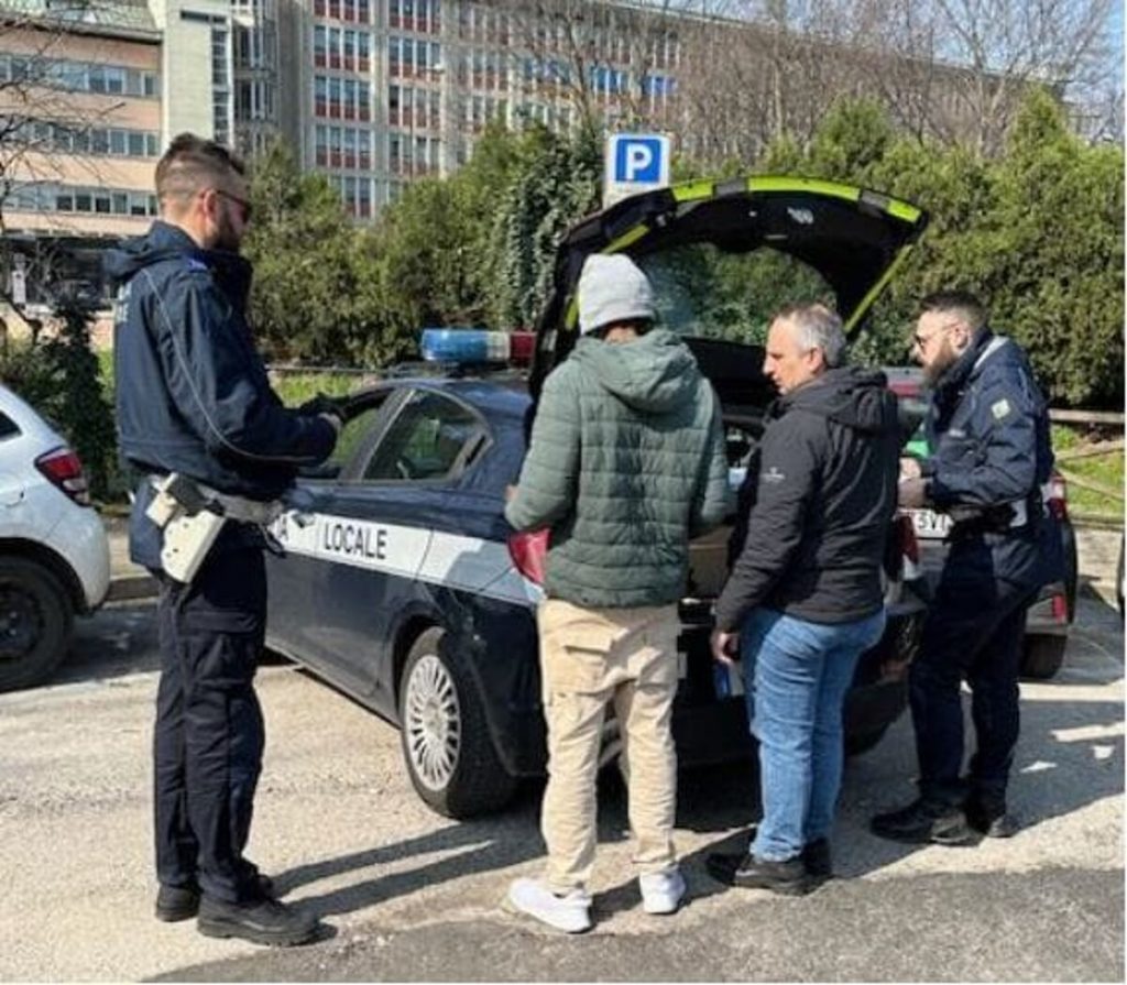 Bivacchi e parcheggiatori abusivi a Monte Berico e davanti all'ospedale, allontanate 17 persone