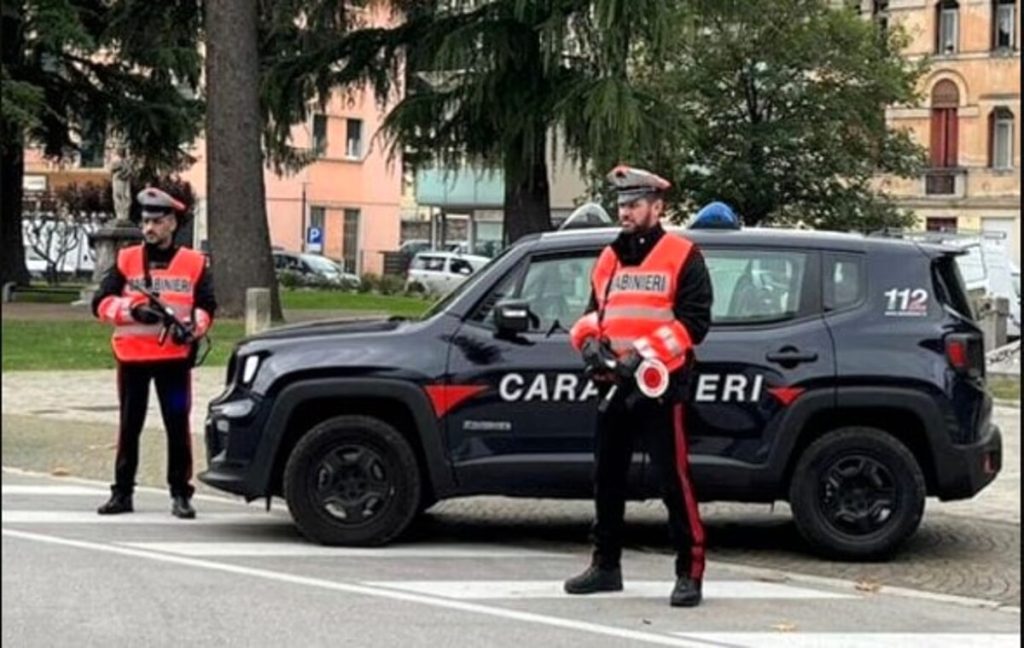 Fermato dai carabinieri con mezzo etto di coca in auto, in manette un 52enne