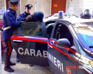 Porto abusivo d'armi e violenza sessuali, in manette due pregiudicati