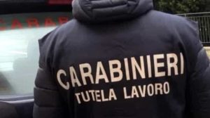 Controllava i dipendenti con le telecamere, maxi multa alla gestrice di un distributori di benzina