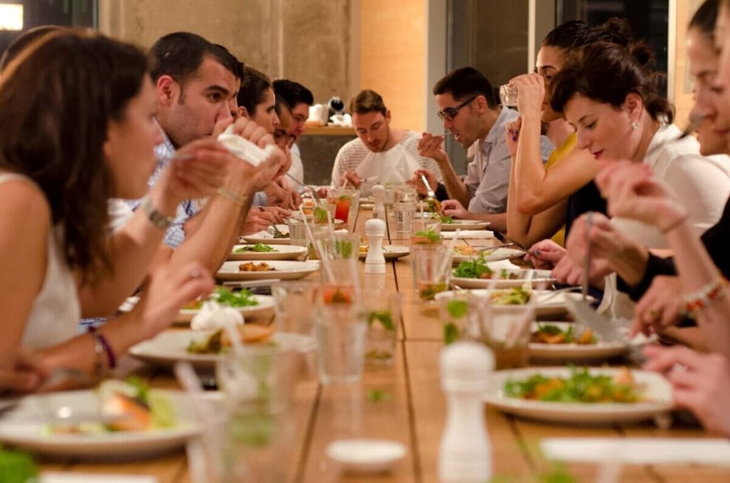 Cena degli Sconosciuti, giropizza per single in cerca di amicizia