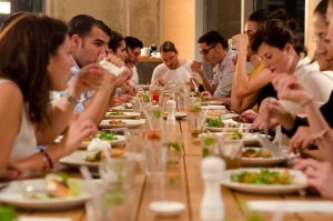 Cena degli Sconosciuti, giropizza per single in cerca di amicizia