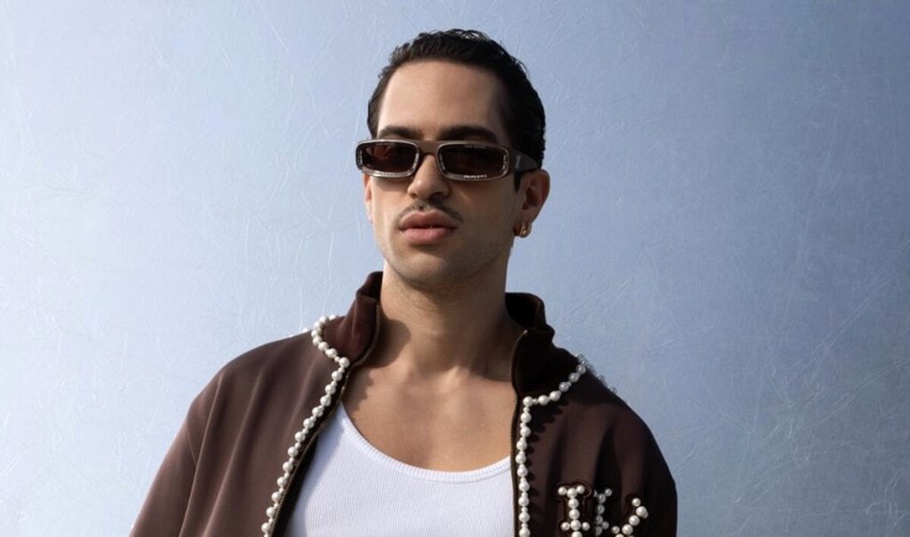 Mahmood in concerto a Marostica con la sua Tuta Gold