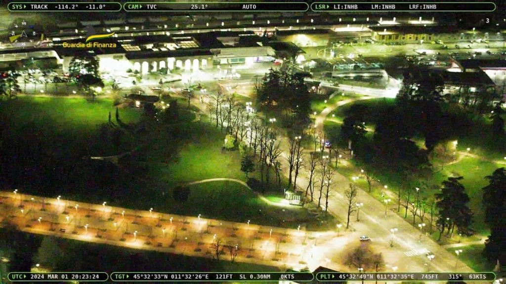 Controlli interforze in città, monitoraggio dall'alto con l'elicottero della Guardia di finanza
