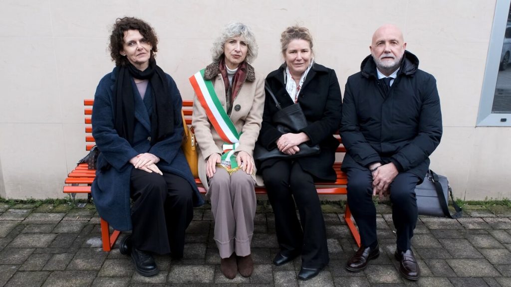 Festa della Donna, Confartigianato installa due panchine rosse