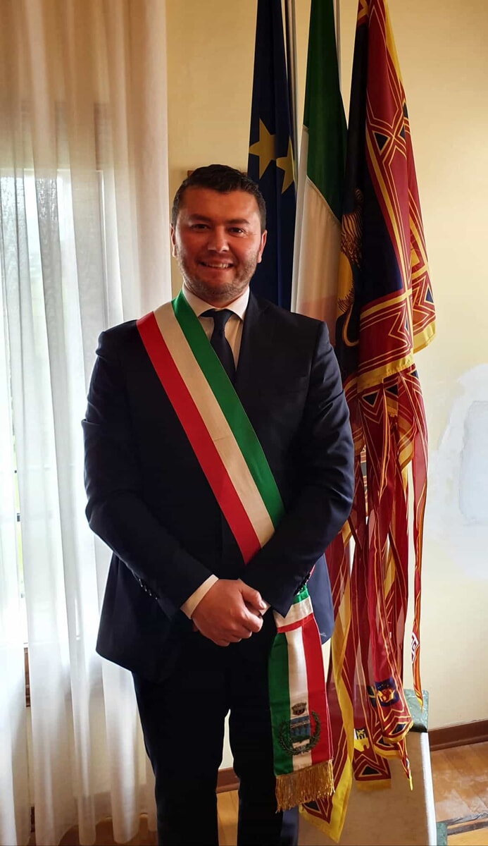 Documento diffamatorio via Whatsapp, sindaco sporge querela contro ignoti