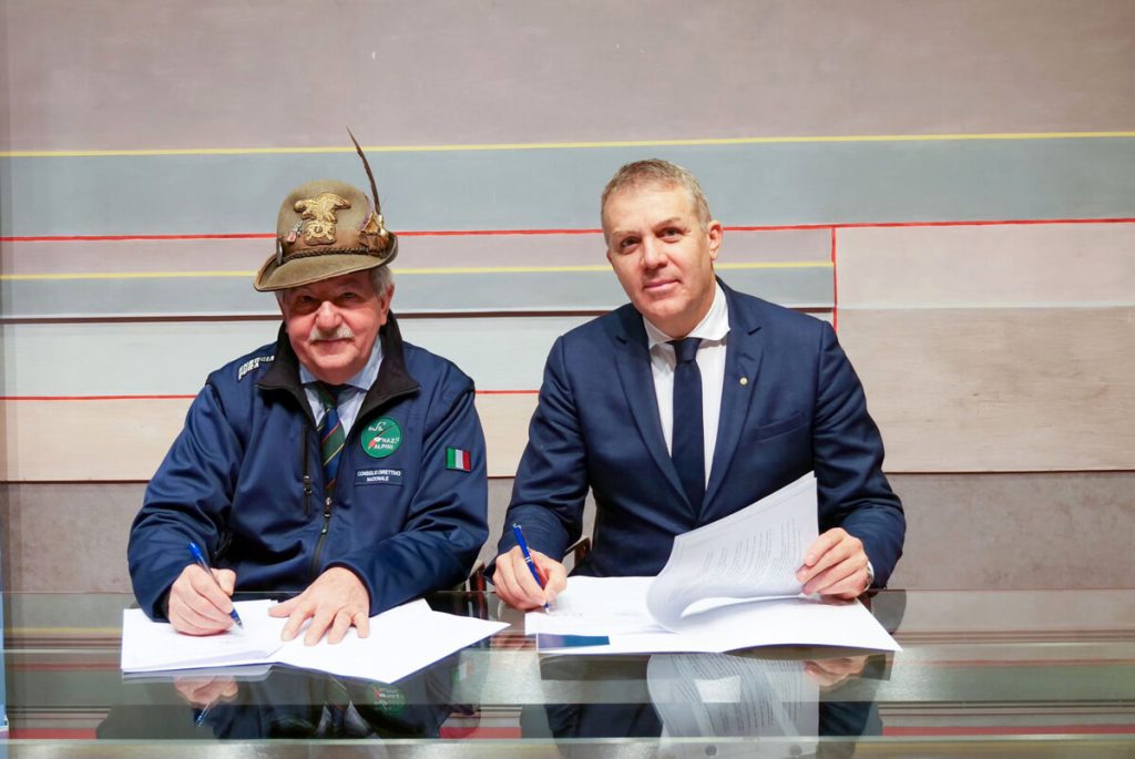 Adunata: firma convenzione Confcommercio e Alpini