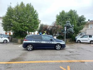 Furto su un'auto in sosta, ladri incastrati dal targa system
