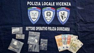 Droga, operazione del Nos: denunciato uno spacciatore