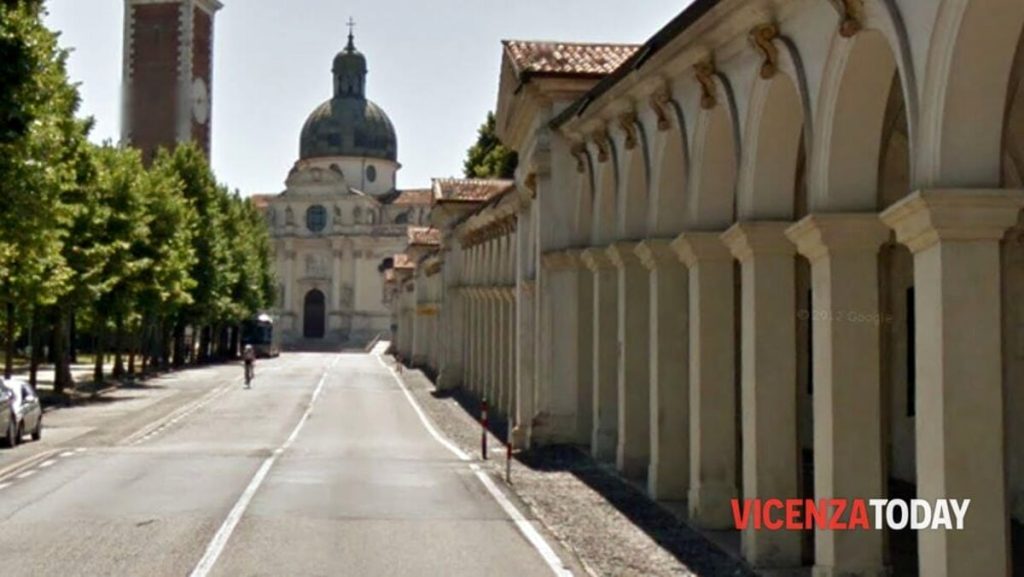 Parcheggiatori abusivi e mendicanti molesti allontanati dalla Polizia locale