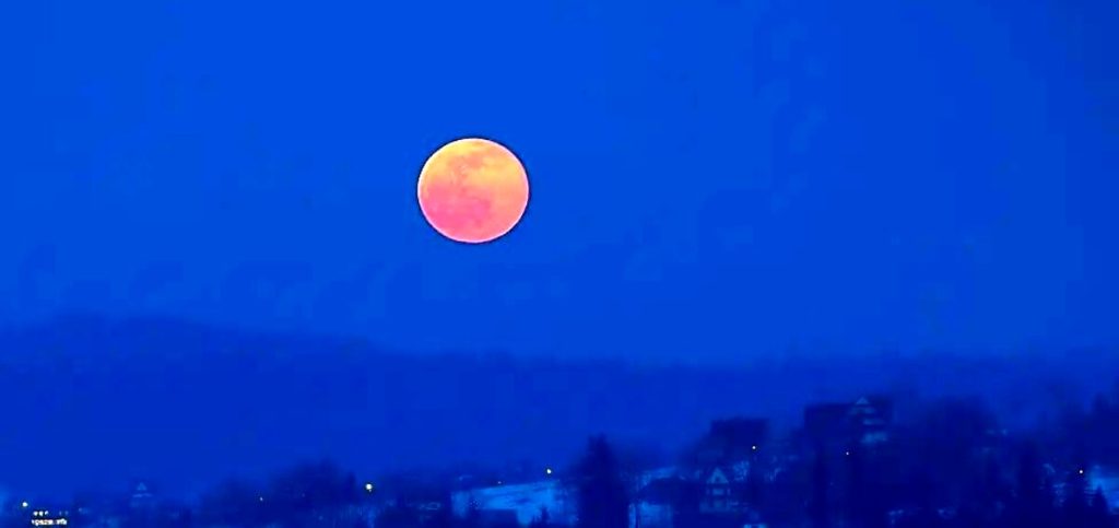 Luna Piena di Primavera: leggende, riti, quando ammirarla
