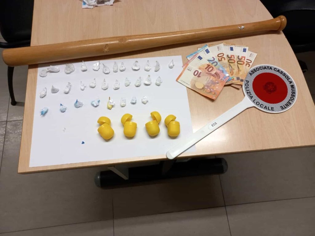 Droga e denaro in auto, straniero in manette