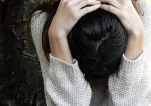 Donna con bimba in braccio spintonata e strattonata: denunciato l'ex compagno