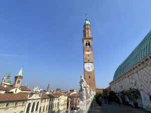 Riapre la terrazza della Basilica palladiana