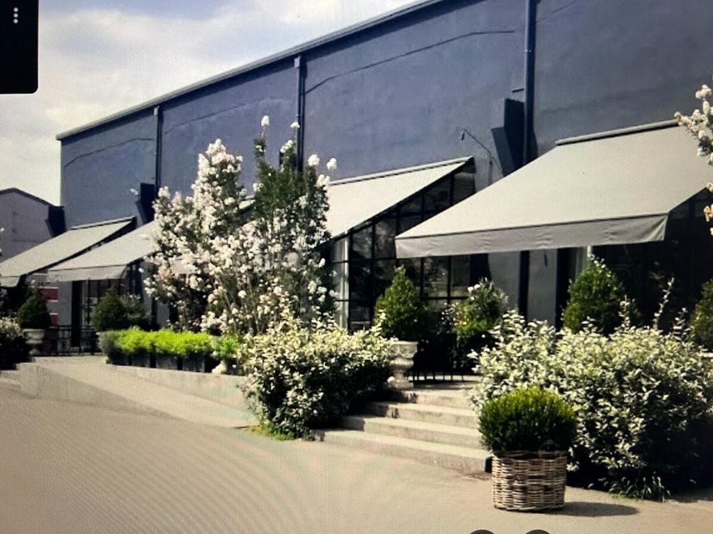 Paziente non autosufficiente di una Rsa cade dalla rampa per disabili di una pasticceria: morto a 56 anni