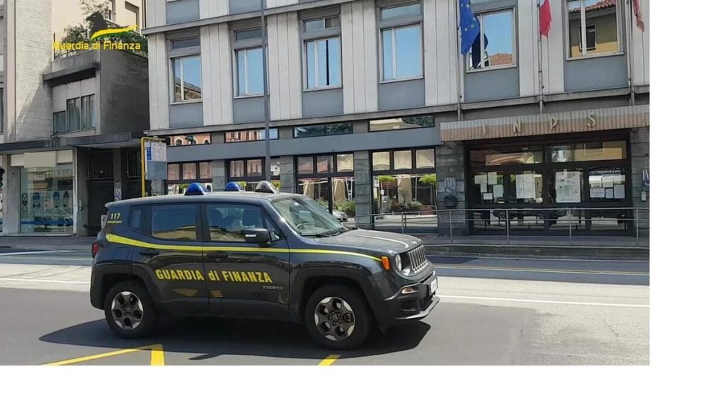 Lavoratori in nero e clandestini, maxi-multa a un barbiere: attività sospesa