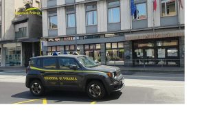 Lavoratori in nero e clandestini, maxi-multa a un barbiere: attività sospesa