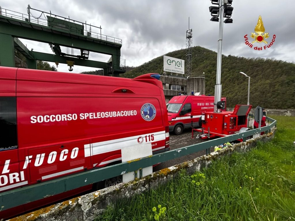 Tragedia nell'Appennino Bolognese, speleosub dei vigili del fuoco vicentini in supporto ai soccorsi presso la diga di Suviana