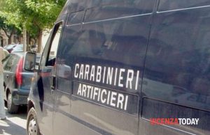 Sospetta bomba in giardino: arrivano gli artificieri, era un tondino in ghisa