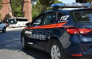 Maltratta la moglie e il figlio minorenne, arrestato dai carabinieri