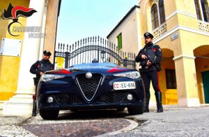 Pedinamenti, telefonate insistenti e atti persecutori via social: braccialetto elettronico ad una 44enne