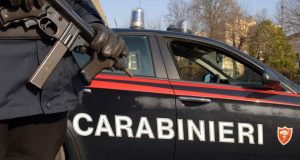 In casa una coltivazione indoor di marijuana: arrestato un 60enne